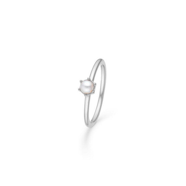 Poetry Solitaire ring i sterlingsølv med ferskvandsperle fra Mads Z